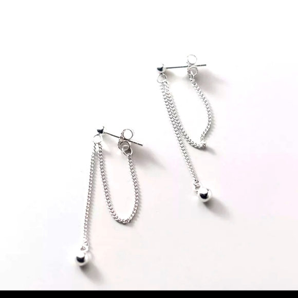 Jewelry - Set of beautiful silver dangle ball push back earrings
